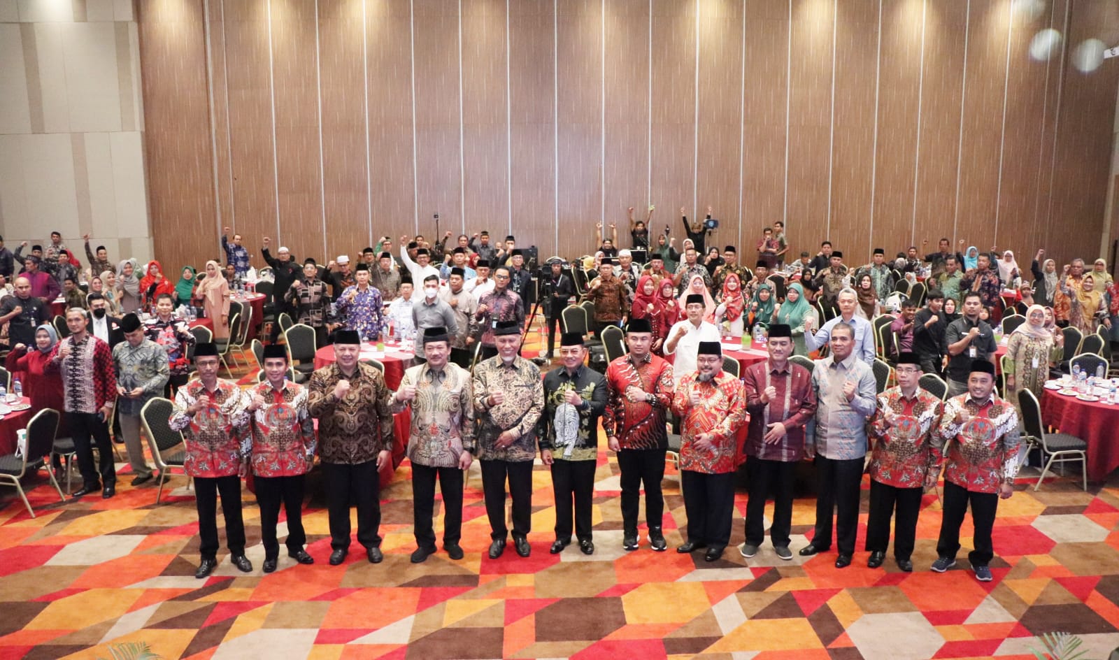 Meriah, ajang perdana Baznas Award Sumbar, Rabu 28 Desember 2022 di Hotel Primiere Grand Zuri Kota Padang. (grp) 