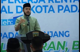 Walikota Padang Panjang sebut 7032 pwkerja rentan di BPJS Ketenagakerjaan jadi Coverage Share Tertinggi nasional, Jumat 2 Desember 2022. (rris) 