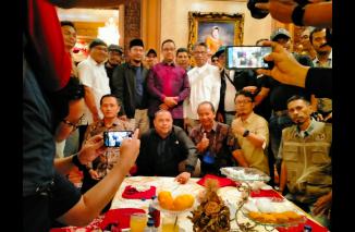 Pemred di Padang dialog pers dengan Anies Baswedan, pertanyakan komitnen Anies soal kehidupan pers Indonesia kedepan, Minggu 4 Desember 2022. (reg) 