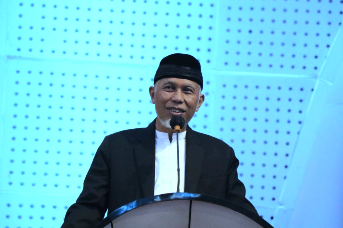 Gubernur Sumbar Mahyeldi pastikan Silpa APBD  Sumbar 2022 lebih rendah dari 2021, Minggu 1/1-0/2023 di Masjid Raya Sumbar. (minfo-sb) 