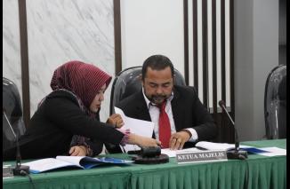 KISB gelar sidang sengketa informasi publik perdana di 2023, Kamis 5/1-2023 di ruang sidang Komisi Informasi Sumbar. (grp) 