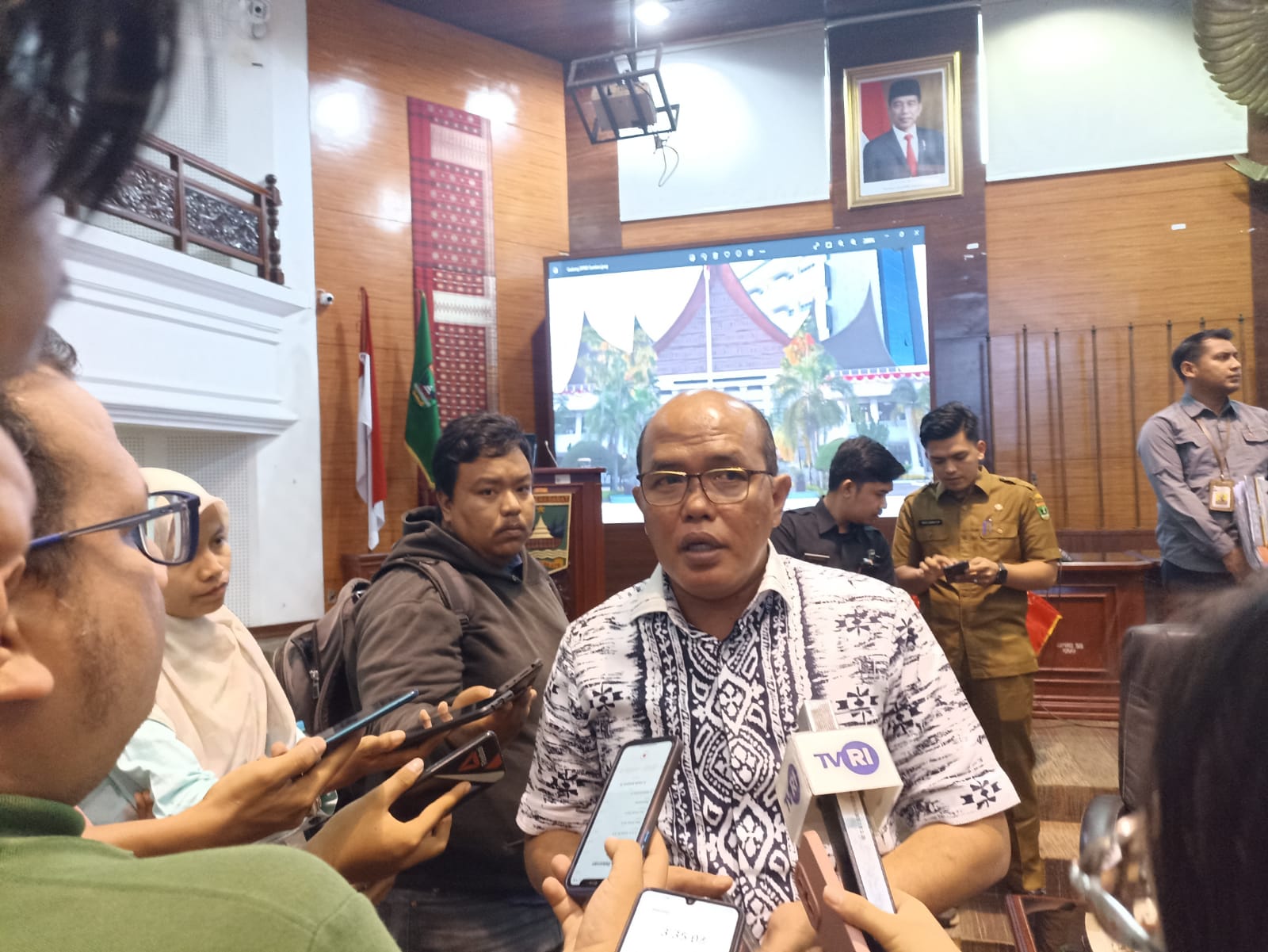 Jawab kegaduhan soal. BIM, DPRD gelar hearing  Supardi: Insya Allah BIM tetap Internasional, Selasa 21 Februari 2023. (ck)
