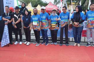 Asnawi Bahar (tengah pakai topi) di ASITA Run Pekanbaru, Minggu 12/2-2023. (dok) 