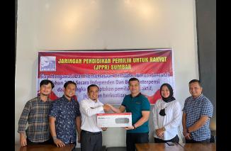 Ketua Jaringan Pendidikan Pemilih Untuk Rakyat (JPPR) Sumbar Deri Rizal dan jajaran siap kawal pemilu serentak 2024, Selasa 28/2-2023. (cok) 