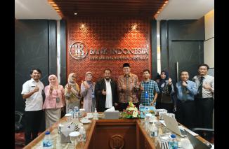 Senator DPD RI Leonardy Harmainy datangi BI Perwakilan Sumbar,  minta pemerintah beri kemudahan modal dan motovasi pelaku UMKM, Rabu 1 Maret 2023. (ck) 