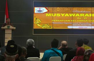 Syaharman Zanhar sampaikan laporan panitia Mubes VI PKDP di Auditorium Istana Gubernur Sumbar, Rabu 1/3-2023. (dri) 