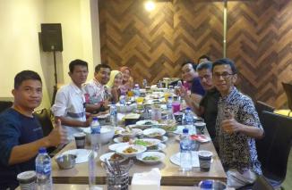 Rapat Panitia Halal bi Halal Senin 3/4-2023, sepakati Halal bi Halal Alumni Hukum. UNAND akbar. (dok) 