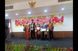 Halal bi halal (HBH), orasi budaya, dan penyerahan penghargaan yang diselenggerakan DPD Satupena Sumatera Barat, Sabtu (29/4/2023) di Hotel Kyriad Bumi Minang, Padang. (Sumber : Istimewa) 