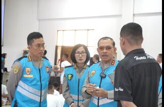 Kapolda Sumbar Irjen Pol Suharyono cek langsung Rikkes penerimaan Bintara Polri, Senin 8/5-2023.(tbnews) 
