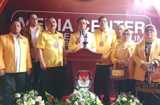 Partai Golongan Karya (Golkar) provinsi Sumatera Barat melakukan pendaftaran calon legislatif (Caleg) di KPU Sumbar, Sabtu (13/5/2023). (Sumber : Istimewa) 