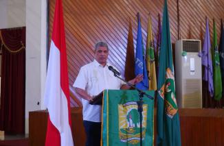 Wakil Rektor (Warek) III Bidang SDM dan Teknologi Informasi UNAND, Dr. Insannul Jamil dalam Rapat Senat Terbuka Lustrum FISIP Ke-6, Jumat (12/5) di Auditorium Universitas Andalas Kampus Limau Manis Padang. (Sumber : Istimewa) 