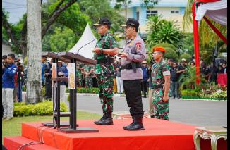 Panglima TNI Laksamana Yudo Margono dan Kapolri Jenderal Listyo Sigit Prabowo membukaan acara Latihan Integrasi Taruna Wreda (Latsitarda) Nusantara ke-43 tahun 2023 di Sumatera Barat, Jumat (19/5/2023). (Sumber : Istimewa) 