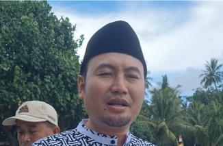 Rahmat Saleh tinjau abrasi Pantai Air Manis, warga akui dekat dalam suka dan duka dengan Anggota DPRD dari PKS itu. (dok) 