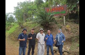 Sungkai Green Park (SGP) merupakan suatu lokasi pengembangan ekowisata yang ada di Bukik Sungkai, Kelurahan Lambung Bukit, Kecamatan Pauh, Kota Padang. (Sumber : Monsis) 