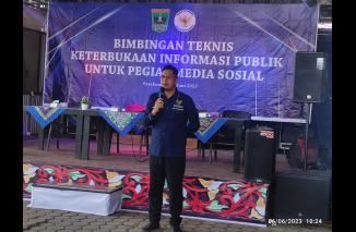Ketua Komisi Informasi Sumbar, Nofal Wiska dalam Bimtek Pegiat Media Sosial berbasiskan Keterbukaan Informasi Publik, Selasa (6/6-2022) di Agam Jua, Payakumbuh. (Sumber : Istimewa) 