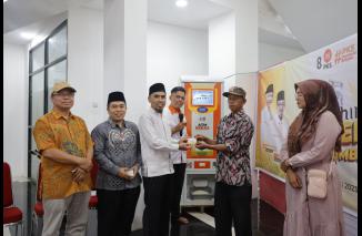 DPW PKS Dumbar melaunching Anjungan Tunai Mandiri (ATM) beras, Jum'at (9/6/2023) di kantor DPW PKS Sumbar. (Sumber : Istimewa) 