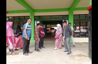 Anggota DPR RI dari Fraksi PKS Dapil Sumatera Barat II, Nevi Zuairina melakukan kunjungan pembangunan revitalisasi pasar serikat Lubuk Basung di Kabupaten Agam. (Sumber : Istimewa) 