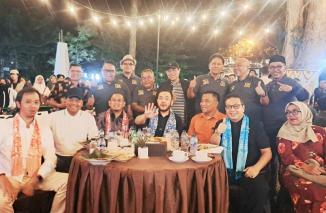 Sekitar 40 warga group TOP 100 datangi Pasar Seni Padang Panjang, Jumat (16/6/2023) malam. (Sumber : Istimewa) 