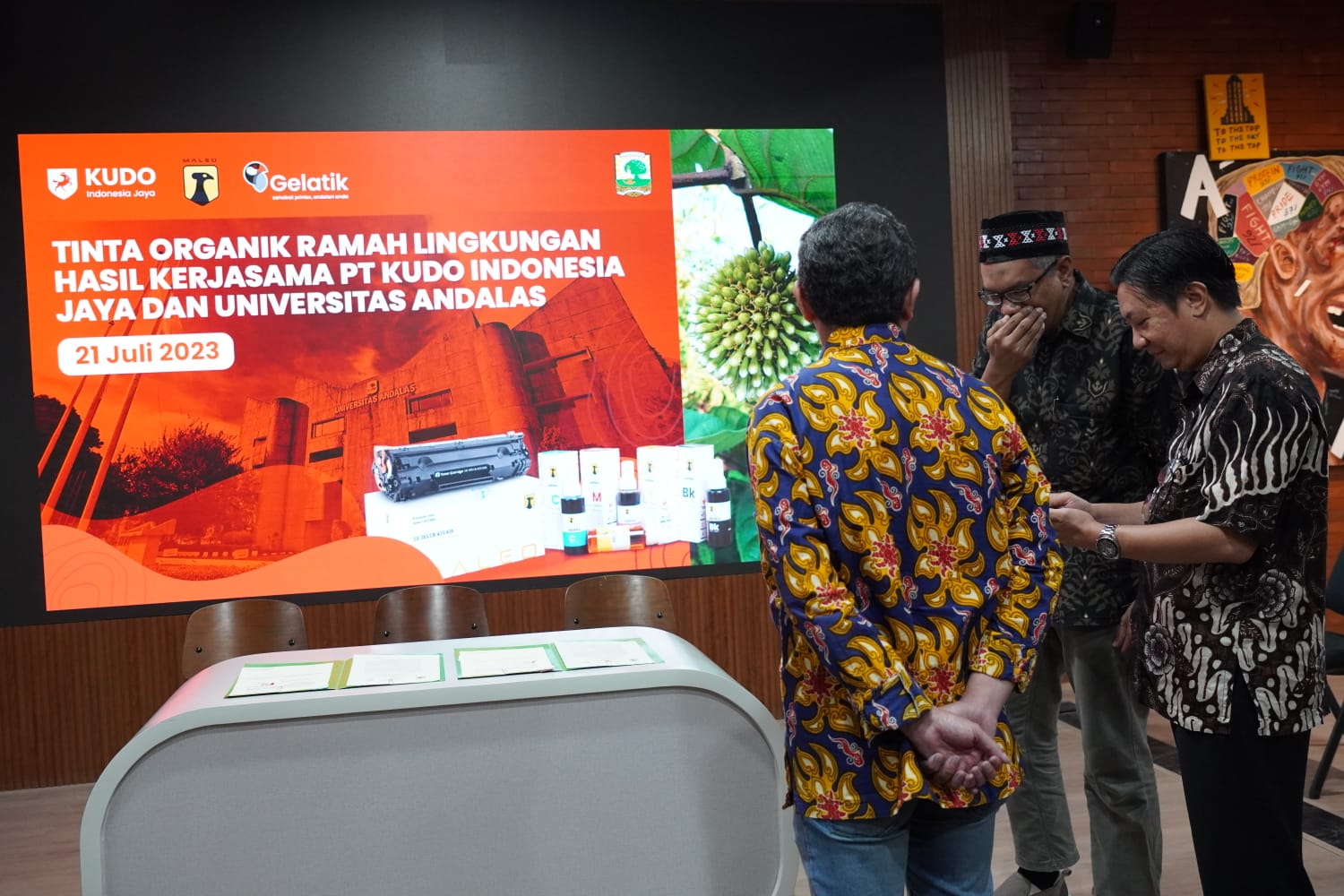 Tinta Pemilu Berbahan Gambir, UNAND-PTKIJ Resmi Bekerjasama. (Sumber : Istimewa)
