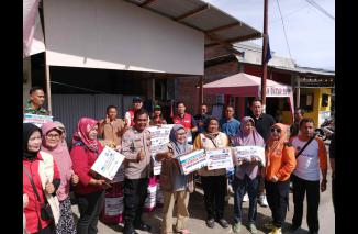Pertamina dan Hiswana Migas Sumatera Barat tetap berbagi kasih membantu warga yang terdampak banjir di Kota Padang. (Sumber : Istimewa)