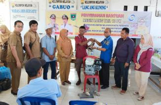 Serahkan Long Tail 13 PK, Nelayan: Ini Aspirasi Kami yang Diperjuangkan oleh Bang Nurnas. (Sumbar : Istimewa)