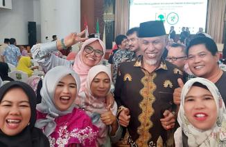 Gubernur Sumatera Barat, Mahyeldi Ansharullah menghadiri acara 'Taragak Basuo' IKA Faperta Unand lintas angkatan. (Sumber : Istimewa)