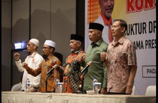 Hadir di Padang, Presiden PKS Ahmad Syaikhu bakar semangat kader untuk perjuangkan Mahyeldi 2 periode menjadi Gubernur Sumbar, Selasa 1 Agustus 2023. (mm)