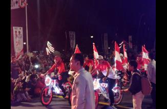 Heboh dan undang decak gabung gelaran pesta rakyat "Merah Putih Lights Carnaval" Pemprov Sumbar, Jumat 18/8-2023 malam. (sis)