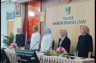Nur Asia Uno,hadir dalam acara ini untuk memberikan pencerahan dan motivasi kepada para pengusaha wanita dan pelaku UMKM di Sumatera Barat. (Sumber : Istimewa)