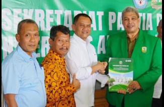 Wakil Rektor bidang SDM dan Teknologi Informasi, Ir. INSANNUL KAMIL, Ph.D, IPM, ASEAN Eng. mendaftar menjadi Calon Rektor Unand, Senin (18/9/2023). (Sumber : Istimewa)