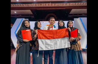 Membanggakan Tim Mahasiswa Fakultas Kedokteran Gigi (FKG) Universitas Andalas (UNAND) meraih medali emas dalam World Innovation and Technology Expo (WINTEX) di Bali 16-19 September 2023. (Sumber : Ist)