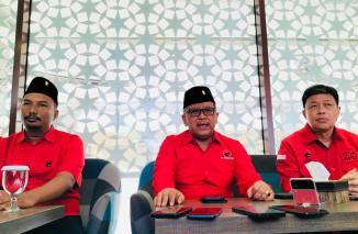 Ketua PDI Perjuangan Sumatera Barat, Alex Indra Lukman (kanan). (Sumber : Istimewa)