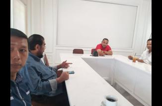 Pertemuan JPS dengan Ketua Badan Kehormatan (BK) DPD RI, H. Leonardy Harmainy, S.IP, MH di Balai Gadang Kemensos RI di Padang, (Senin 18/9/2033). (Sumber : Ist)