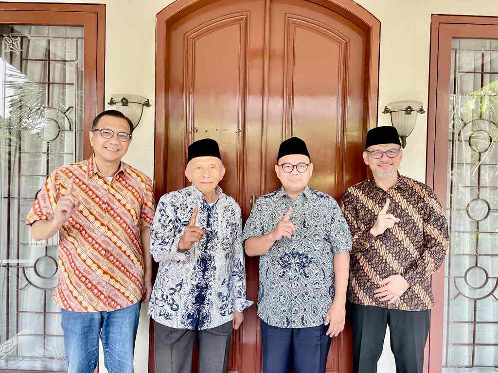 Ketua Dewan Syuro Partai Ummat siap kan diri lepas AMN daftar je KPU RI, Amin bertemu Sudirman Said. (/dok)