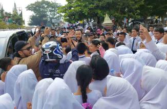 Suasana syahdu itu seakan menyiratkan rasa haru melepas purnatugas Walikota dan Wakil Walikota Padang Panjang, H. Fadly Amran, BBA Datuak Paduko Malano dan Asrul. (Kominfo Padang Panjang/Harris Suyata)