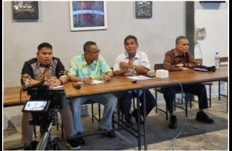 Irman Gusman Center mengadakan pertemuan dengan wartawan terkait keputusan KPU Sumbar. (/ist)