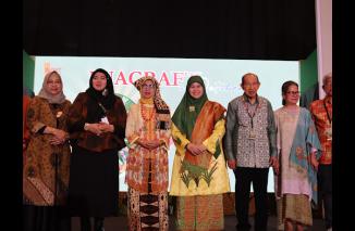 Dewan Kerajinan Nasional Daerah (Dekranasda) Sumbar Harneli Mahyeldi menghadiri acara minangkabau heritage ke V Tahun 2023 di Jakarta Convension Center, Jakarta (5/10/23). (Sumber : Ist)