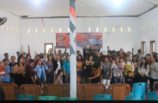 Herman BW, S.H selaku ketua Komunitas Keluarga Howu-Howu Kota Padang, pimpin langsung seminar tentang Ganjar Pranowo, Minggu (8/10/2023). (foto/dok)