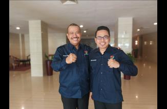 Mardison Mahyuddin sebagai Ketua Umum Kormi Pariaman dan Idham Fadhil sebagai Ketua Harian beserta jajaran pengurus lainnya di Balaikota Pariaman, Rabu, 18/10. (/ist)