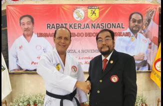 Ketua Umum PB Lemkari, H. Leonardy Harmainy Dt. Bandaro Basa, S.IP., MH dan Dewan Penasehat PB Lemkari Boy Rafli Amar. (/ist)