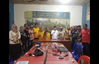 Rombongan DPD Partai Hanura Provinsi Sumatera Barat (Sumbar) menyambangi Balai Wartawan Luak Limopuluah. (/ist)