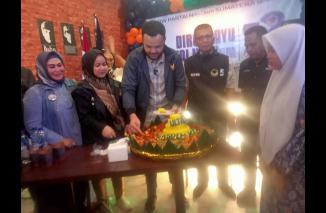 Ketua DPW NasDem Sumbar, Fadly Amran merayakan HUT dengan Nonton Bareng secara virtual detik-detik peringatan HUT NasDem di DPP NasDem Sumbar. (/ist)