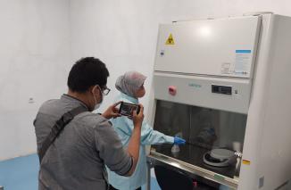 Konsultan PT CTI Dr Andani Eka Putra saat diskusi media, Jumat 3/11-2023 di sebuah ruangan Kantor PT CTI KM 17 By Pass Padang. (/ist)