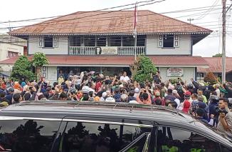 Anies Baswedan Mengunjungi RUmah Tempat KEelahiran Bung Hatta di Bukittinggi. (/ist)