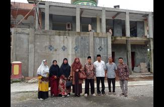 Hj Nevi Zuairina hadiri pengajian remaja di Masjid Syuhada Agam. (hdi)