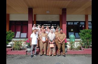 Hj Nevi ke SMAN Agam Cendikia, temui problematika soal lahan sekolah. (hdi)