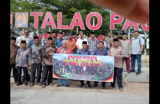 Kelompok Basurah Kampung Lapai dengan Pembina Sonny Affandi lakukan darma wisata ke musium dan rumah kelahiran Buya Hamka. (dok)