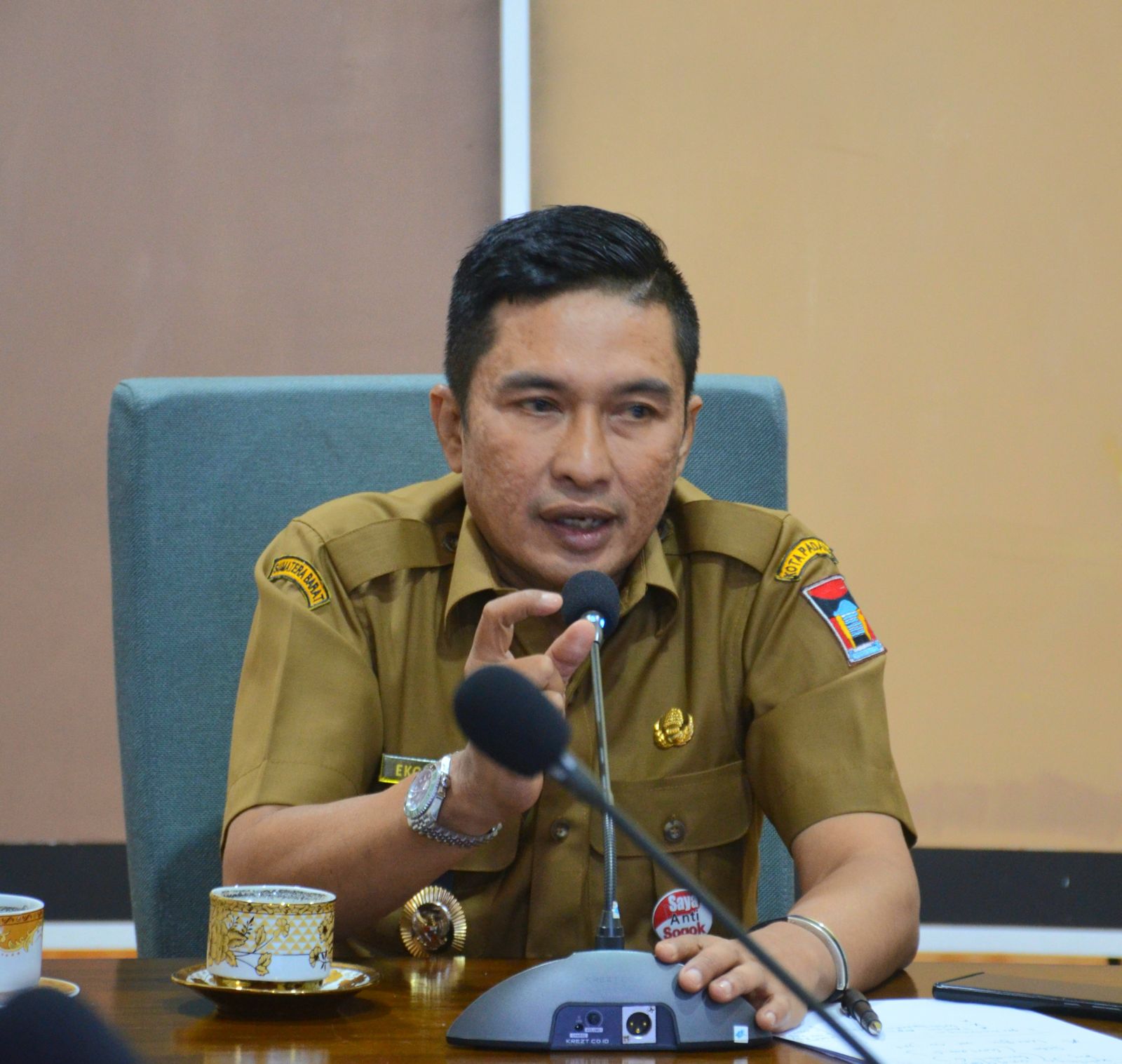 Ekos Albar terima demo Trans Padang, Senin 25/2-2024, Ekos perintahkan ini dan tegaskan jangan berhenti. (dri)