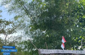 Yuuk healing di Kupi Batigo Teluk Buo, terasa di Private Island, loh... (dok)Hhmmm biru lautnya choy...