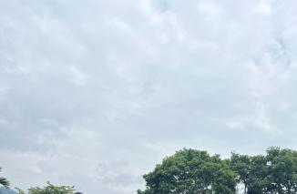 Prof Noel bersama Sari Lenggogeni dan pegiat pariwisata di Sinarosok Agam, Sabtu 24/2-2024. (sis)